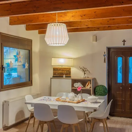 Aphrodite With Private Pool In Villa Kamena Vourla