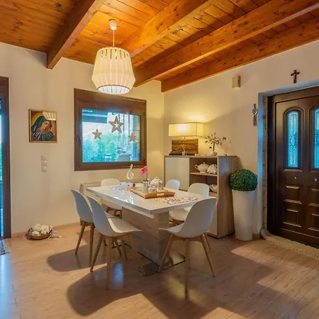 Aphrodite With Private Pool In Villa Kamena Vourla