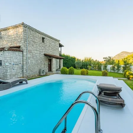 Villa Aphrodite With Private Pool In Kamena Vourla